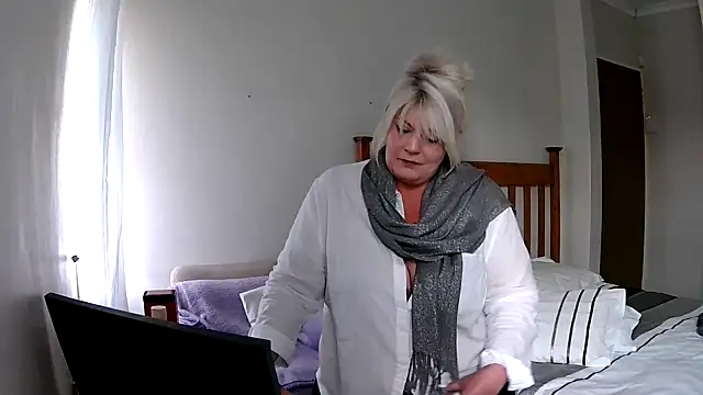 Miahotmilf online show from 12/16/24, 05:11