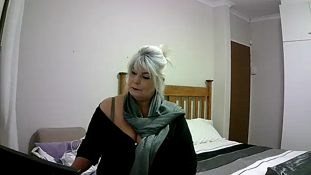 Miahotmilf online show from 12/31/24, 09:50