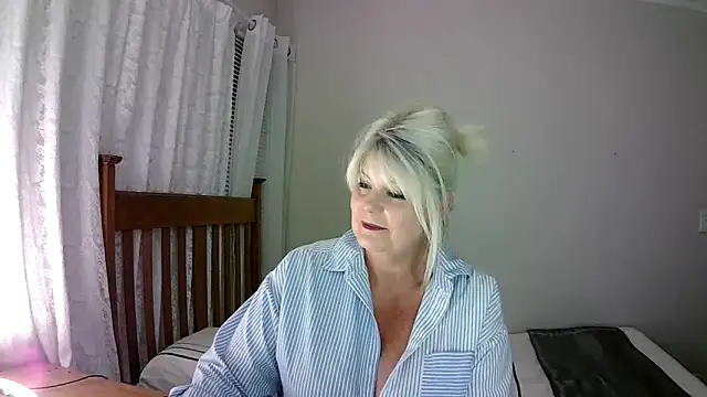 Miahotmilf online show from 01/05/25, 12:31