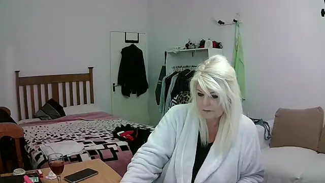 Miahotmilf online show from 04/26/26, 05:43