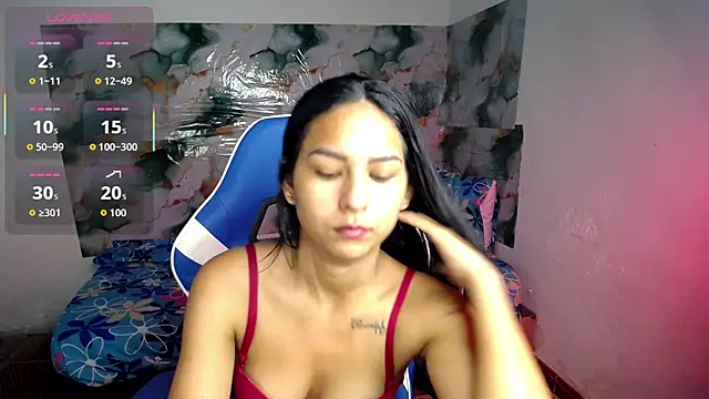 Snapshot of Emma-mae chatting on 02/19/26, 02:35 Emma-mae online show from 02/19/26, 02:35