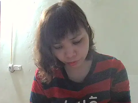 Angela-Eira online show from 12/05/25, 10:24