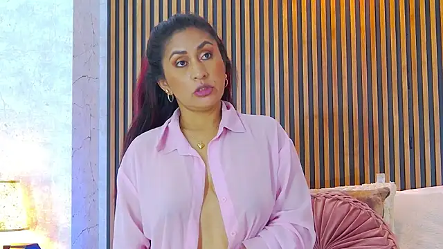 MonicaMoret online show from 10/03/25, 12:57