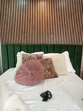 MonicaMoret online show from 03/17/26, 12:08