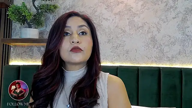 Snapshot of MonicaMoret chatting on 05/19/26, 12:33 MonicaMoret online show from 05/19/26, 12:33
