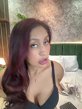 Snapshot of MonicaMoret chatting on 05/28/26, 12:35 MonicaMoret online show from 05/28/26, 12:35