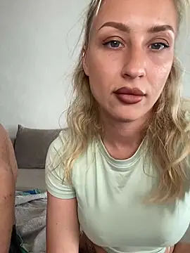 Snapshot of belle98 chatting on 03/21/25, 01:56 belle98 online show from 03/21/25, 01:56