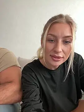 Snapshot of belle98 chatting on 10/17/25, 01:35 belle98 online show from 10/17/25, 01:35