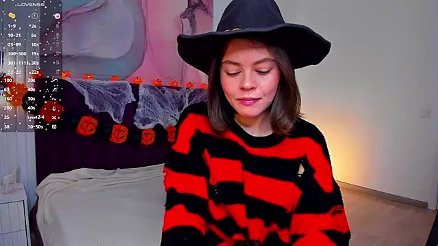 Kelly Cuutie online show from 10/24/25, 01:24