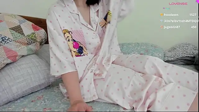 Snapshot of Baby_Claraa chatting on 01/05/25, 06:13 Baby Claraa online show from 01/05/25, 06:13