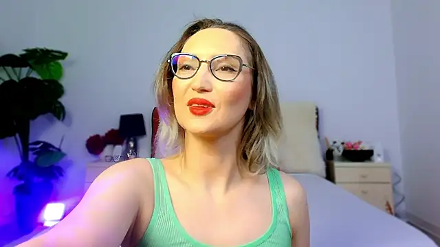 CharmingAnnie online show from 04/16/26, 05:47