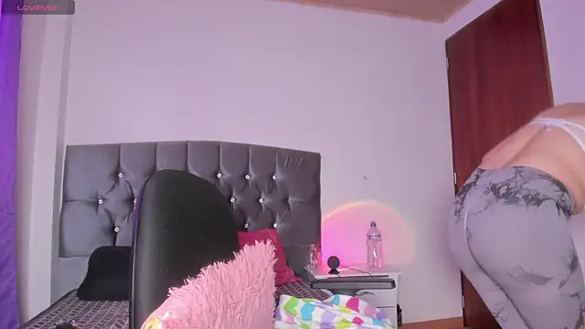 Snapshot of Veeronica_Smith chatting on 10/01/25, 02:12 Veeronica Smith online show from 10/01/25, 02:12