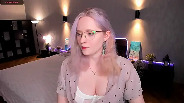 Aemilia  online show from 02/08/25, 07:04