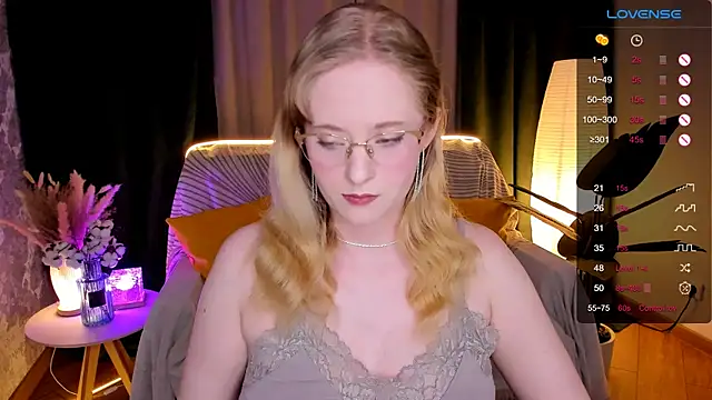 Aemilia  online show from 01/13/26, 02:17