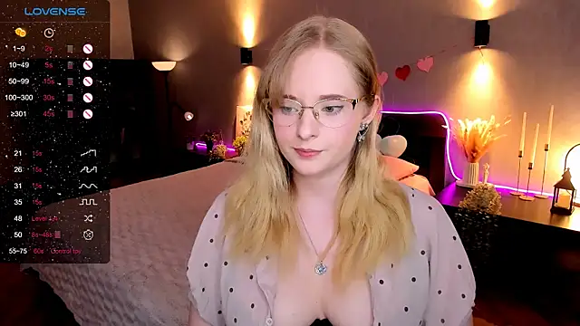 Aemilia  online show from 02/14/26, 08:44