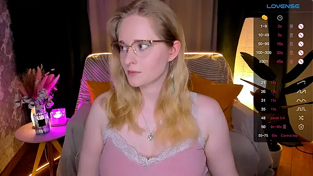 Aemilia  online show from 02/25/26, 08:24