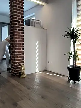 Linalicious online show from 02/18/25, 09:43