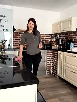 Linalicious online show from 03/03/25, 07:21