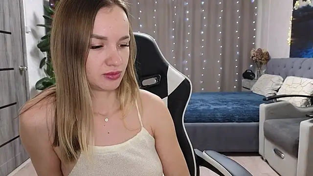 Snapshot of Strip-Lady chatting on 02/11/26, 12:32 Strip-Lady online show from 02/11/26, 12:32