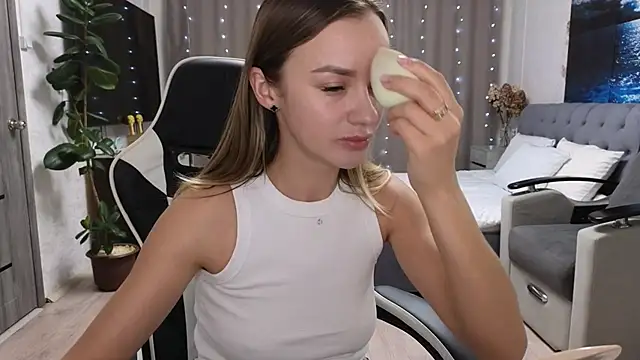 Snapshot of Strip-Lady chatting on 02/19/26, 01:40 Strip-Lady online show from 02/19/26, 01:40