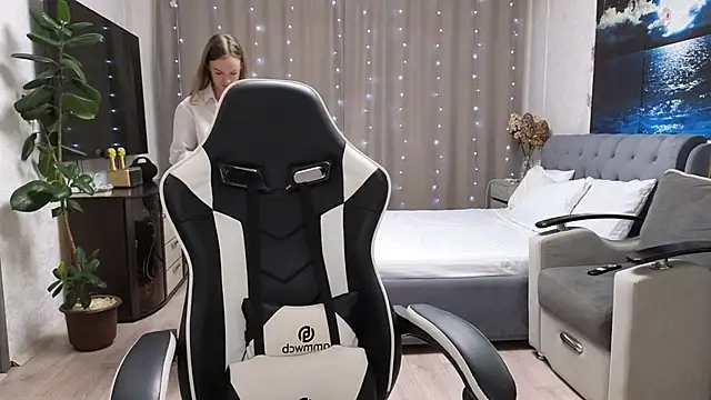 Snapshot of Strip-Lady chatting on 02/20/26, 01:33 Strip-Lady online show from 02/20/26, 01:33