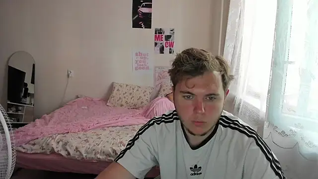 Snapshot of MashkaRay chatting on 07/03/26, 01:50 MashkaRay online show from 07/03/26, 01:50