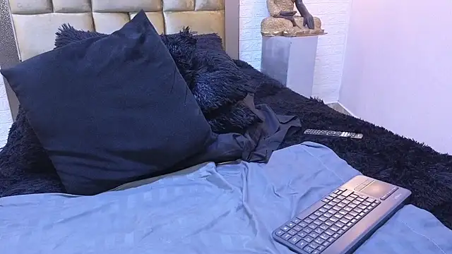 ximenawilliamss online show from 03/02/25, 11:42