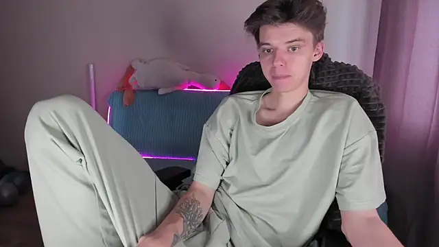 Liam sexy1 online show from 10/15/25, 08:25