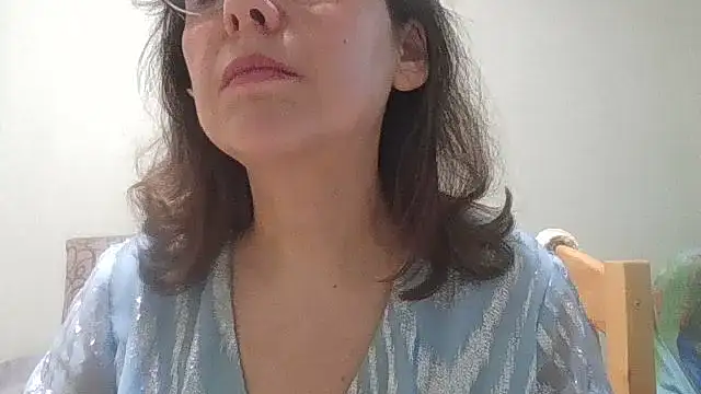 HollyJewel online show from 04/27/26, 05:00