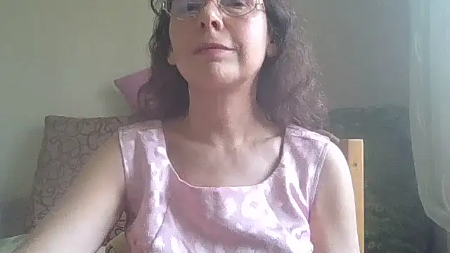 Snapshot of HollyJewel chatting on 05/22/26, 11:49 HollyJewel online show from 05/22/26, 11:49