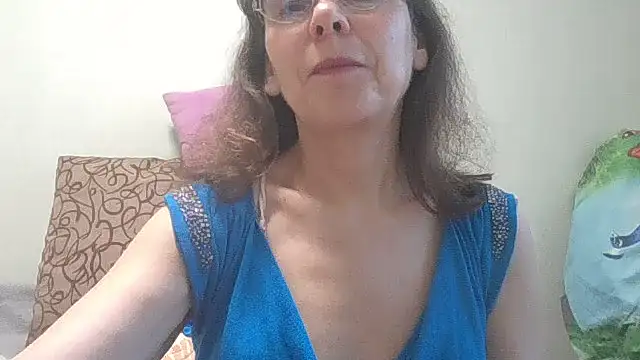 Snapshot of HollyJewel chatting on 06/10/26, 03:55 HollyJewel online show from 06/10/26, 03:55