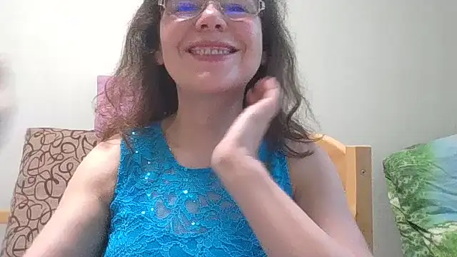Snapshot of HollyJewel chatting on 06/19/26, 04:22 HollyJewel online show from 06/19/26, 04:22