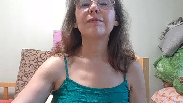 Snapshot of HollyJewel chatting on 07/15/26, 04:23 HollyJewel online show from 07/15/26, 04:23