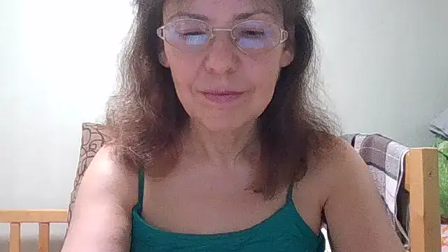 Snapshot of HollyJewel chatting on 07/17/26, 07:08 HollyJewel online show from 07/17/26, 07:08