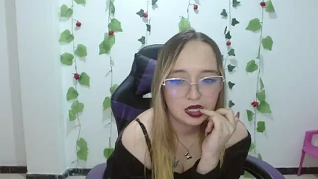 Liaroberts1 online show from 05/09/26, 04:50