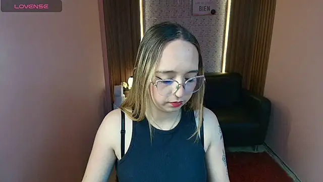 Liaroberts1 online show from 06/09/26, 01:45