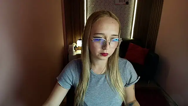 Liaroberts1 online show from 06/17/26, 01:45