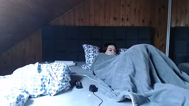 BoeseMoni1998 online show from 02/15/25, 11:39