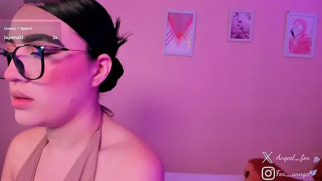 Snapshot of angeel_fox chatting on 02/19/26, 02:51 angeel fox online show from 02/19/26, 02:51