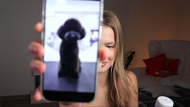 ella twinkl online show from 12/04/25, 06:38