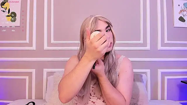 Snapshot of meloddysky chatting on 12/13/24, 03:00 meloddysky online show from 12/13/24, 03:00