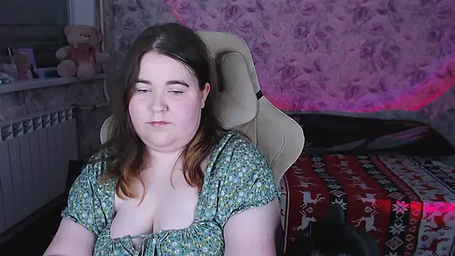 Estelle Hicks online show from 02/24/26, 06:39