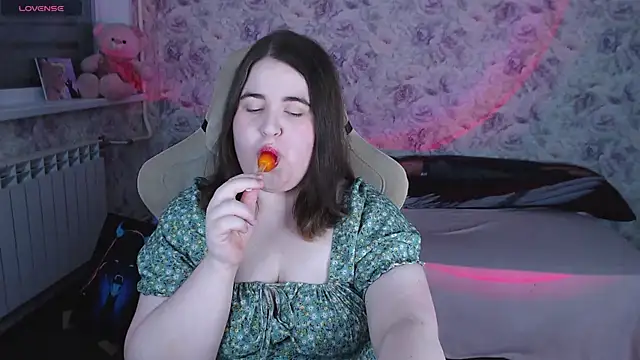 Estelle Hicks online show from 05/20/26, 07:20