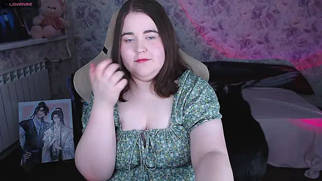 Estelle Hicks online show from 06/08/26, 07:14