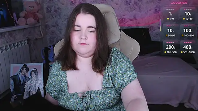 Estelle Hicks online show from 06/16/26, 07:27