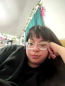 indiegirl666 online show from 12/19/25, 04:41