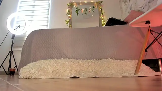 Snapshot of Bella_desi_ chatting on 07/19/26, 01:15 Bella desi online show from 07/19/26, 01:15
