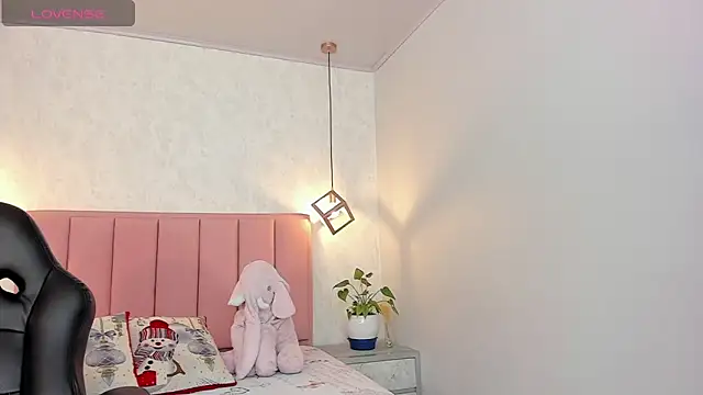 SUNNYCYRUS online show from 12/13/24, 07:32