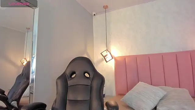 SUNNYCYRUS online show from 10/24/25, 12:34