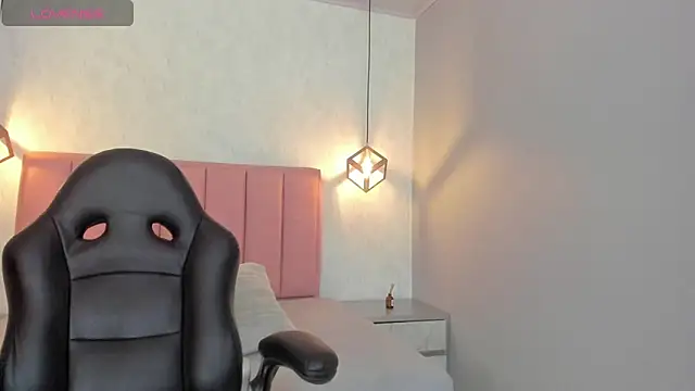 SUNNYCYRUS online show from 10/31/25, 12:39